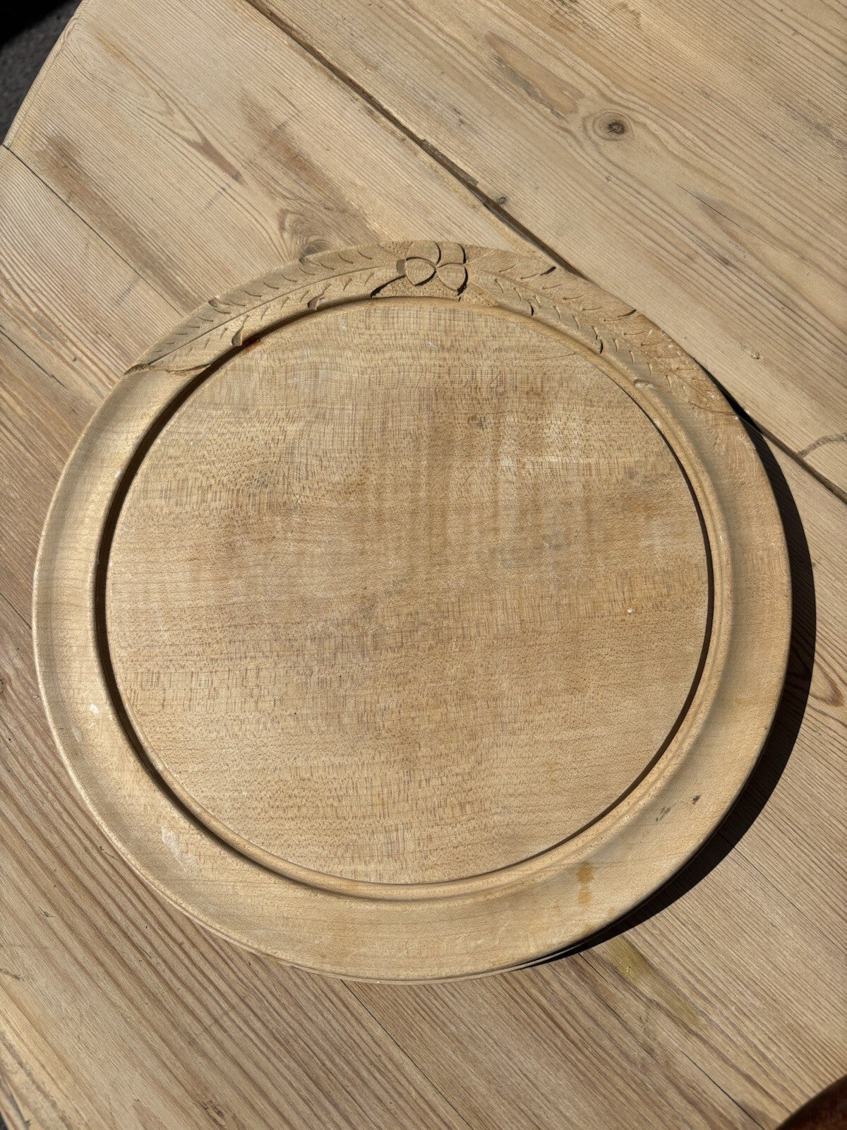 Vintage Carved Bread Board Acorn - English Kitchenalia - Farmhouse - Vintage