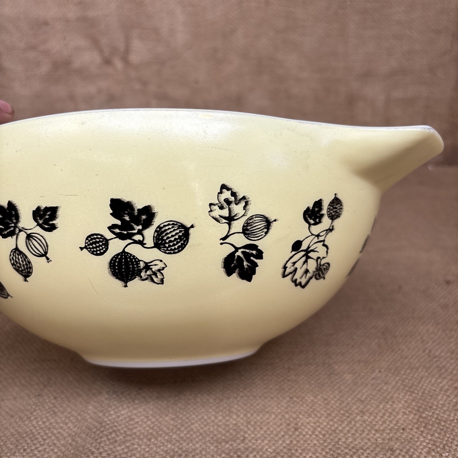 Vintage Pyrex Gooseberry Yellow and Black Cinderella Mixing Bowl 33cm Good Cond