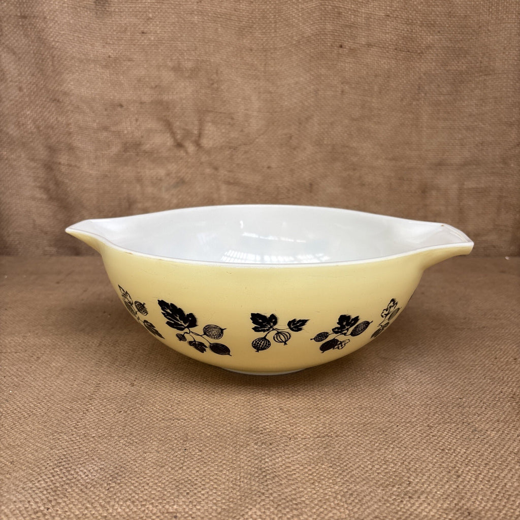 Vintage Pyrex Gooseberry Yellow and Black Cinderella Mixing Bowl 33cm Good Cond