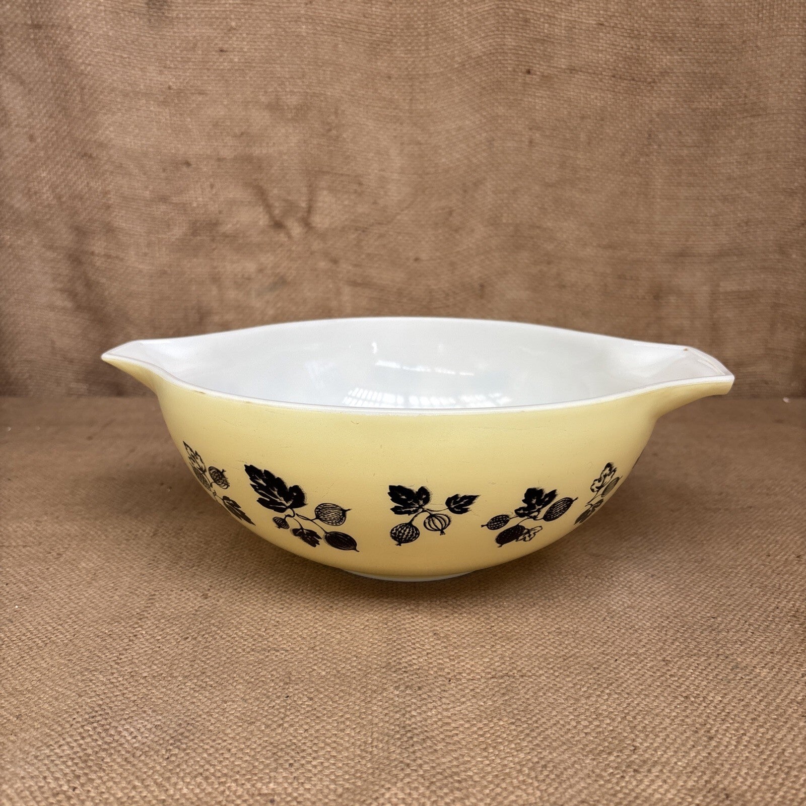 Vintage Pyrex Gooseberry Yellow and Black Cinderella Mixing Bowl 33cm Good Cond