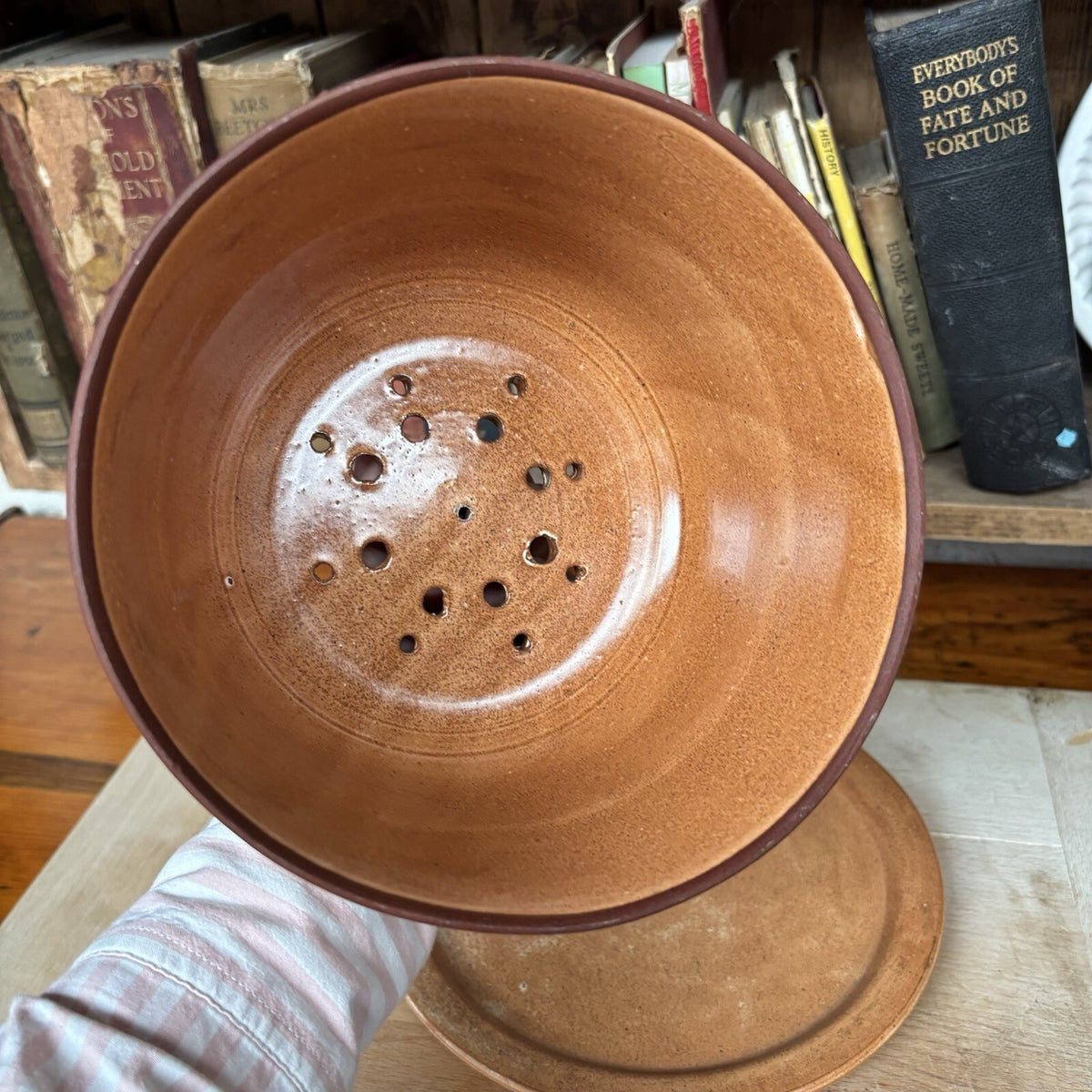 Vintage Large Cheese Dish With Mouse - Piggery Pottery Epworth - Farmhouse