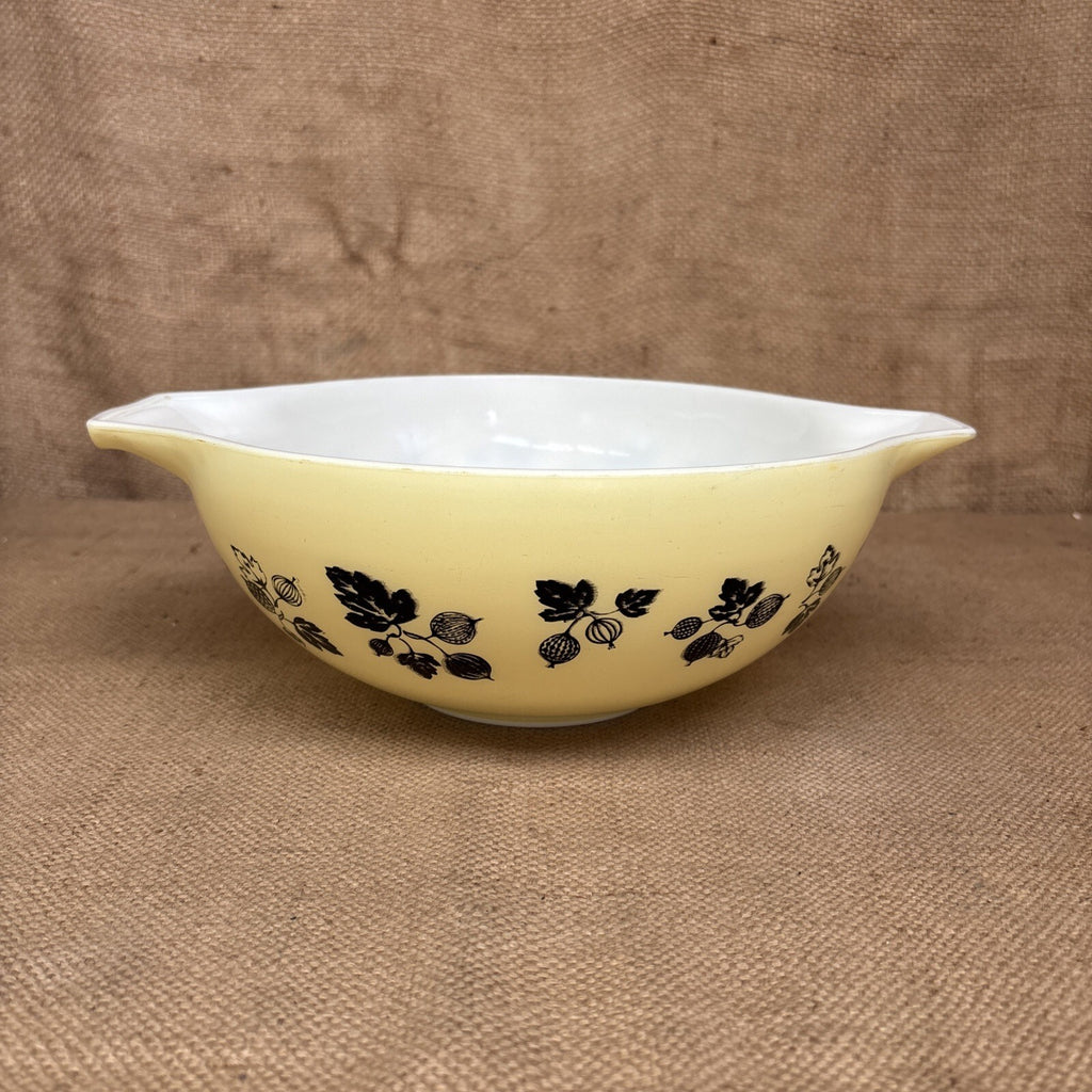 Vintage Pyrex Gooseberry Yellow and Black Cinderella Mixing Bowl 33cm Good Cond