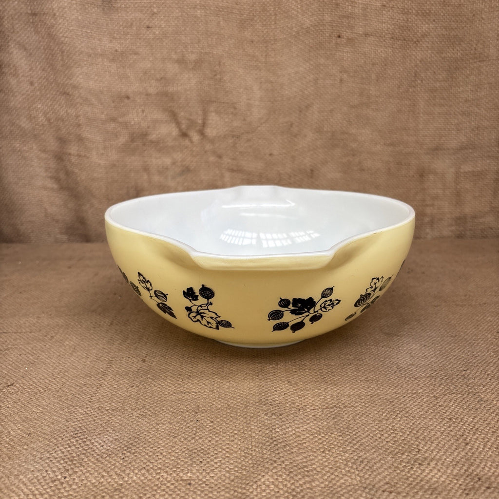Vintage Pyrex Gooseberry Yellow and Black Cinderella Mixing Bowl 33cm Good Cond