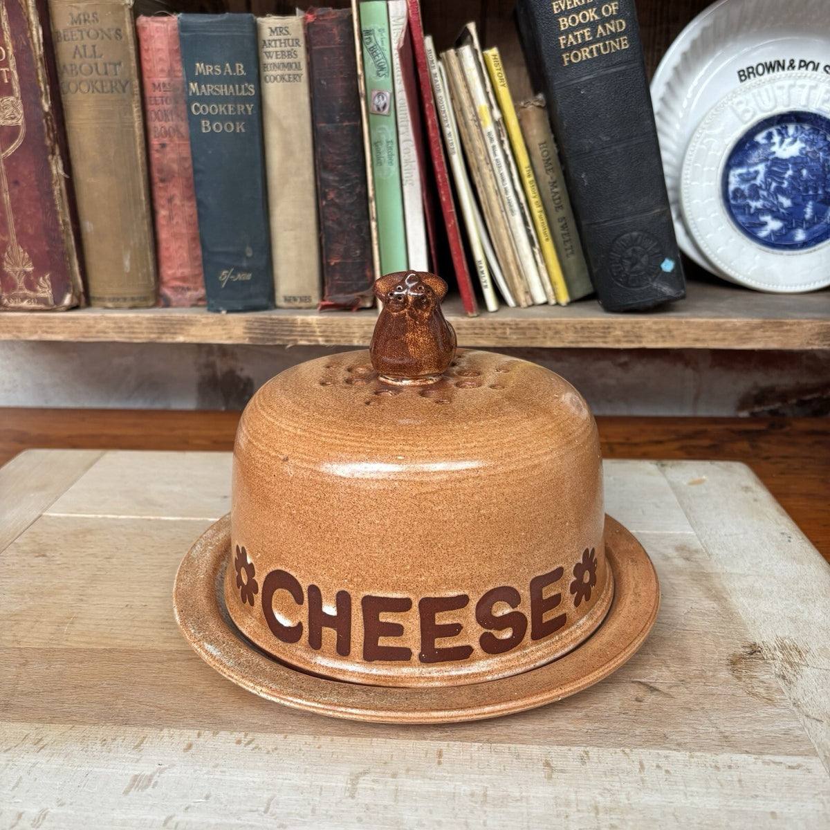 Vintage Large Cheese Dish With Mouse - Piggery Pottery Epworth - Farmhouse