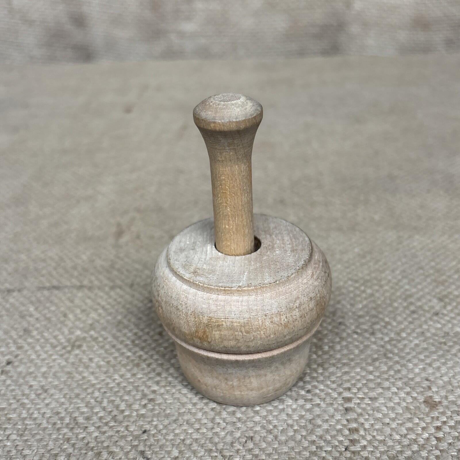 Vintage Carved Butter Mould / Stamp Clover - Kitchenalia - Dairy - Farmhouse
