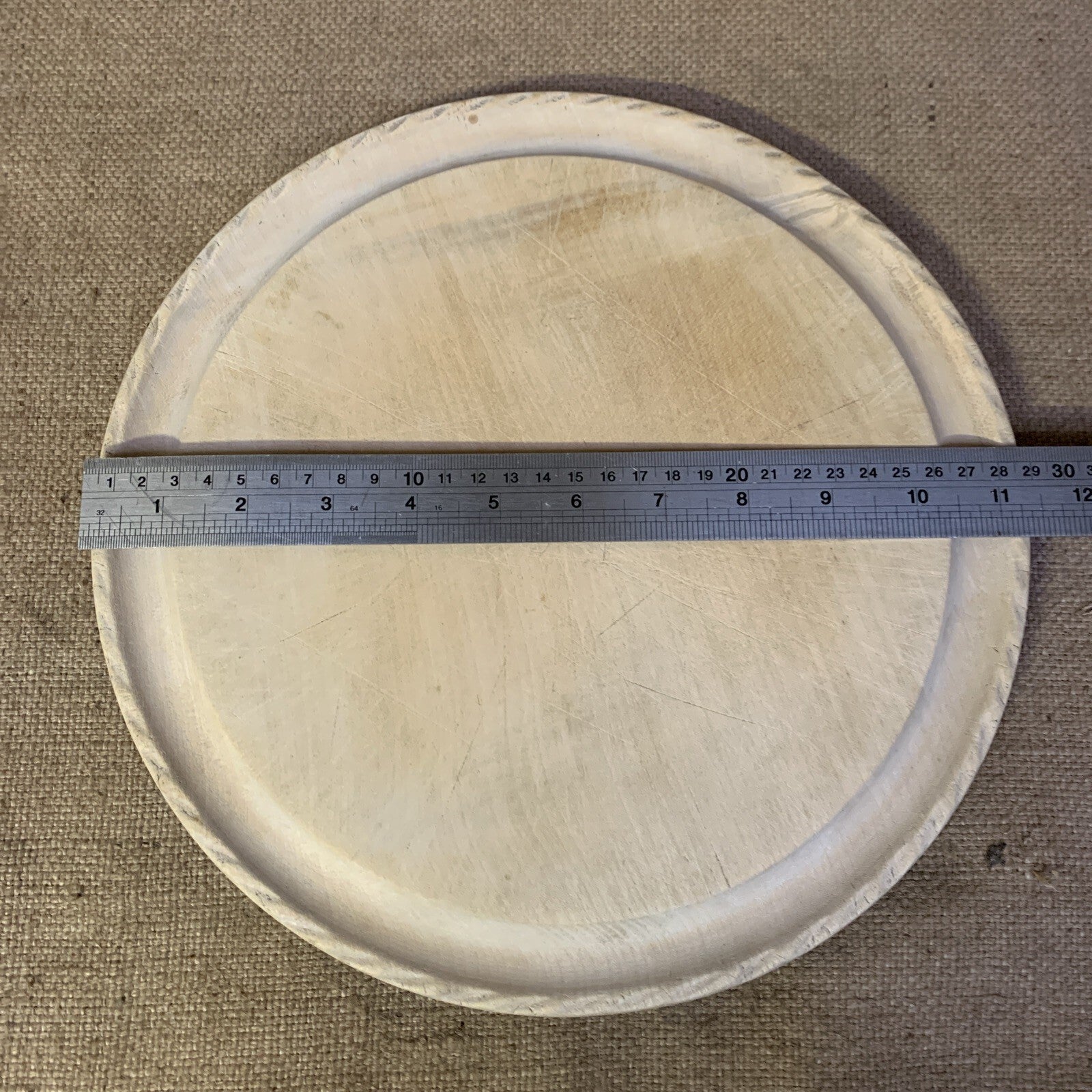 Bread Board Carved Round - Kitchenalia - Cottage - - English - Vintage - Usable