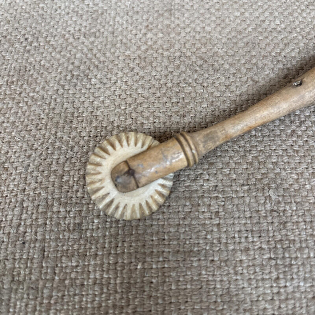 Vintage Wooden Handled Pastry Dough Pie Crust Crimper - Farmhouse - Cottage