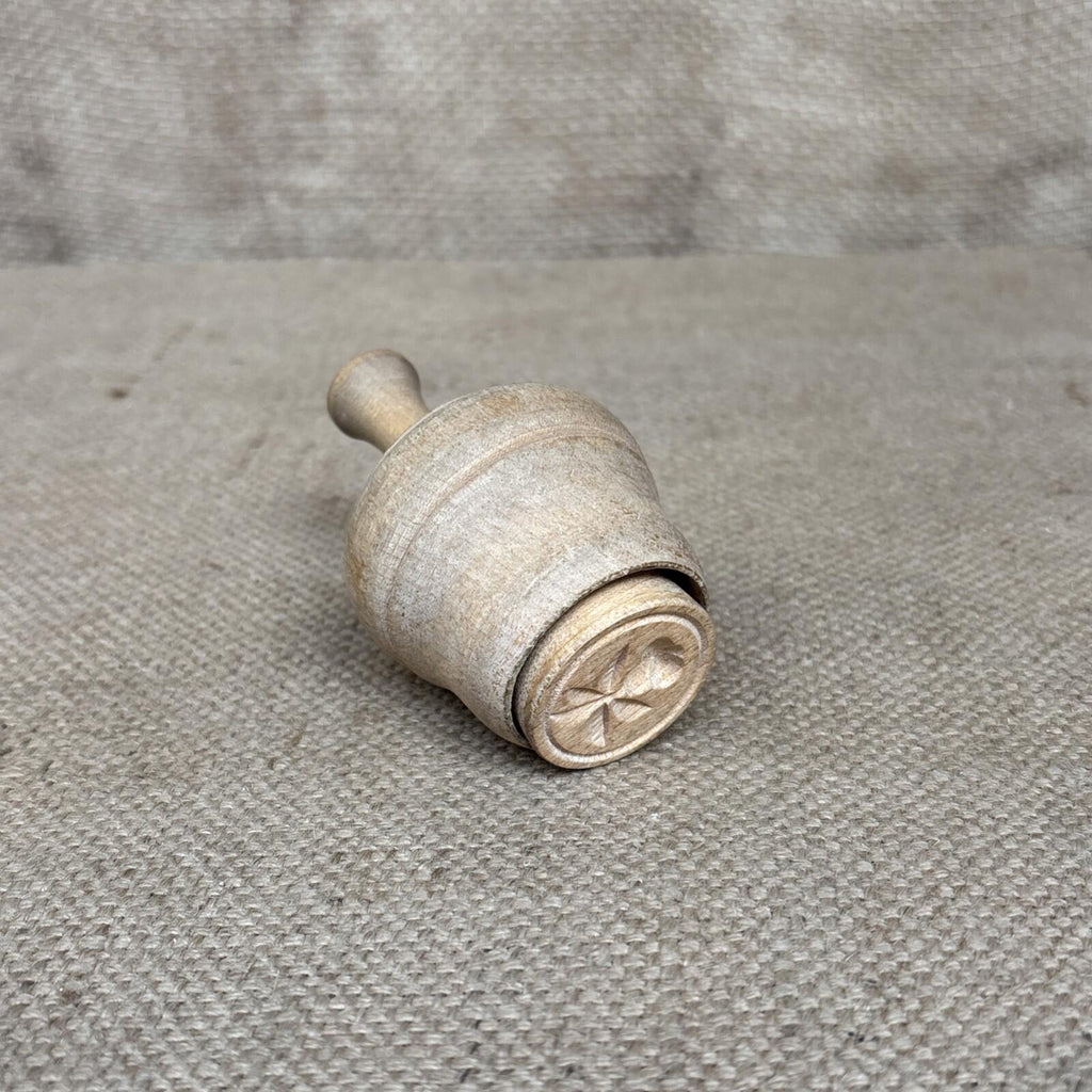 Vintage Carved Butter Mould / Stamp Clover - Kitchenalia - Dairy - Farmhouse