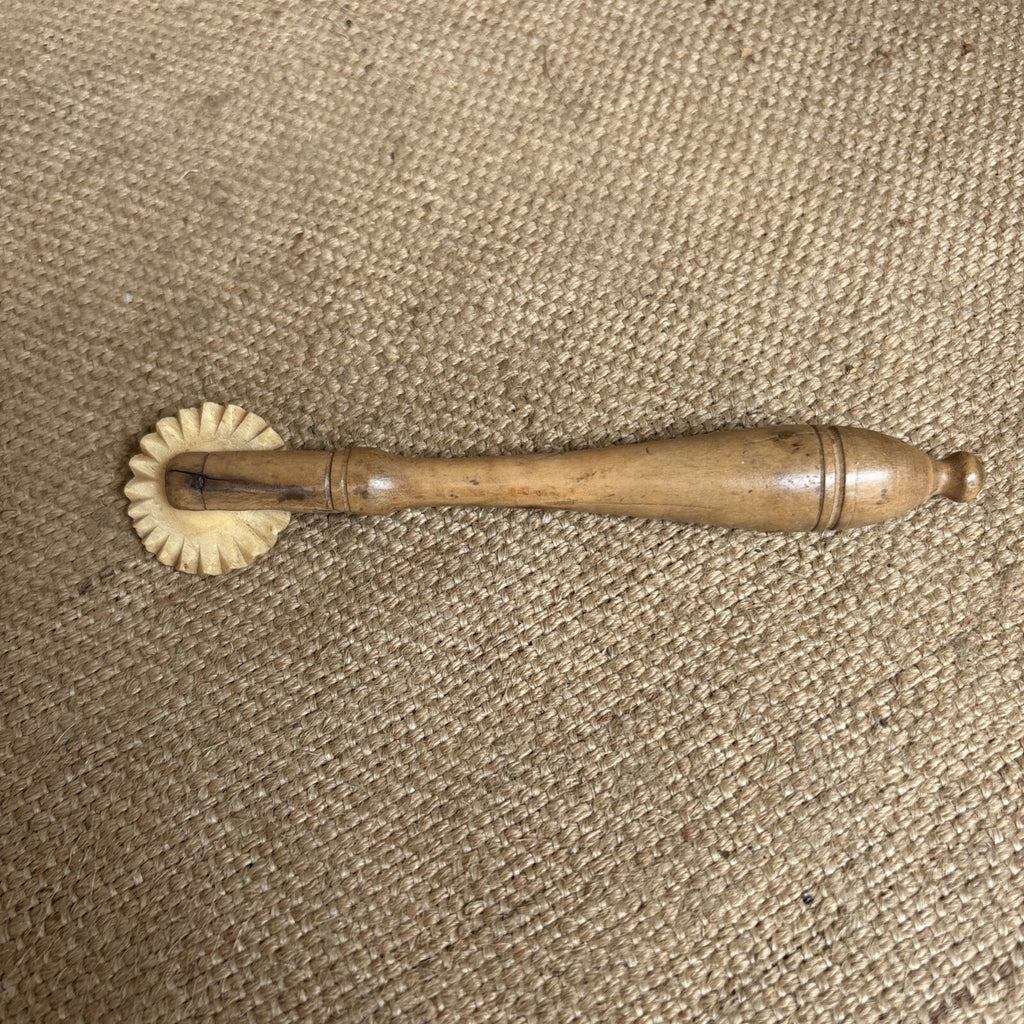 Vintage Wooden Handled Pastry Dough Pie Crust Crimper - Farmhouse - Cottage