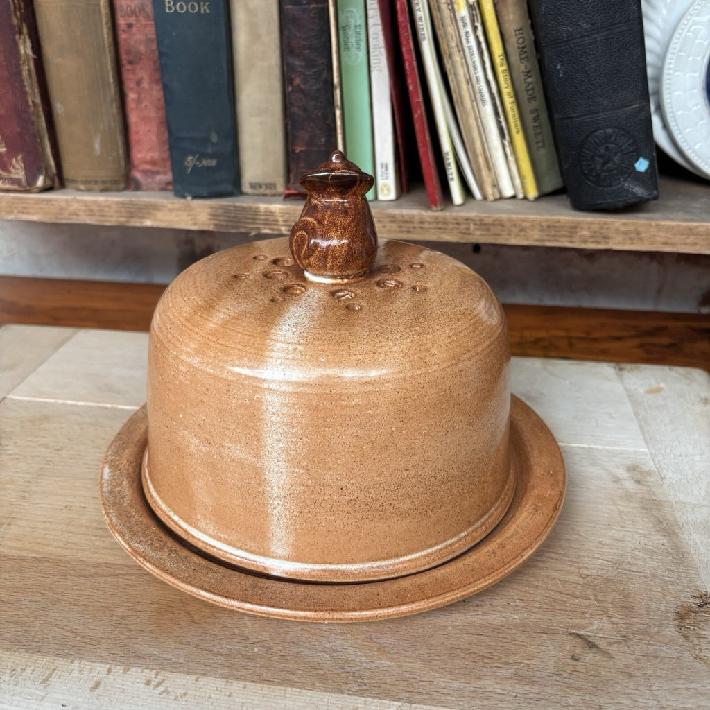 Vintage Large Cheese Dish With Mouse - Piggery Pottery Epworth - Farmhouse