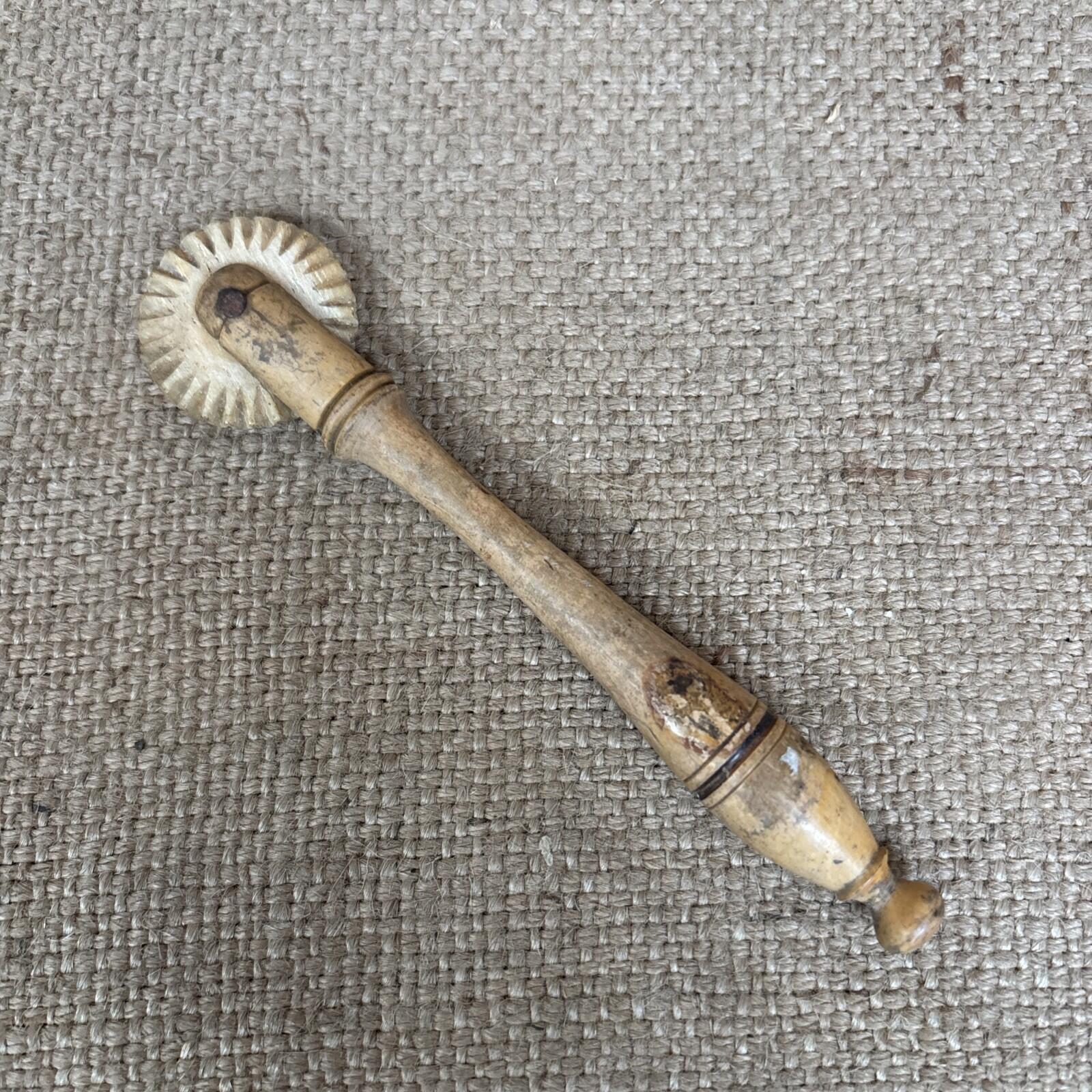 Vintage Wooden Handled Pastry Dough Pie Crust Crimper - Farmhouse - Cottage