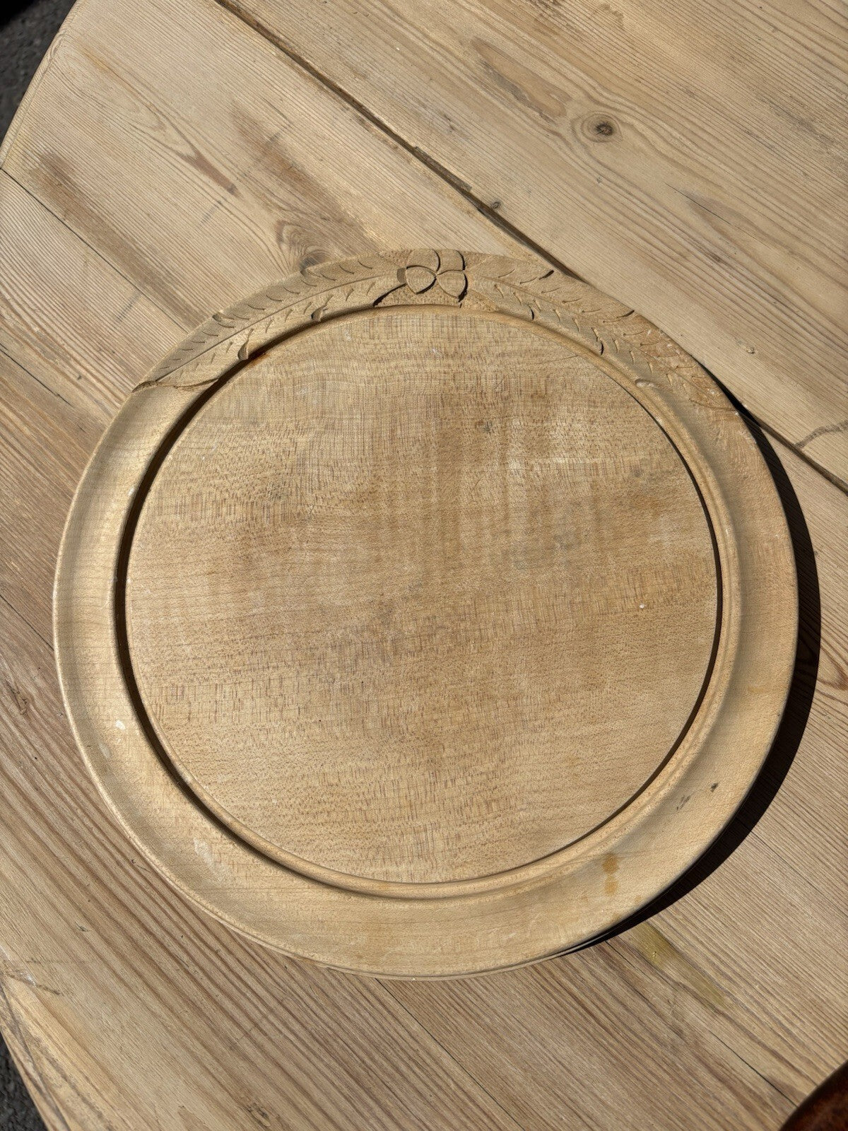 Vintage Carved Bread Board Acorn - English Kitchenalia - Farmhouse - Vintage