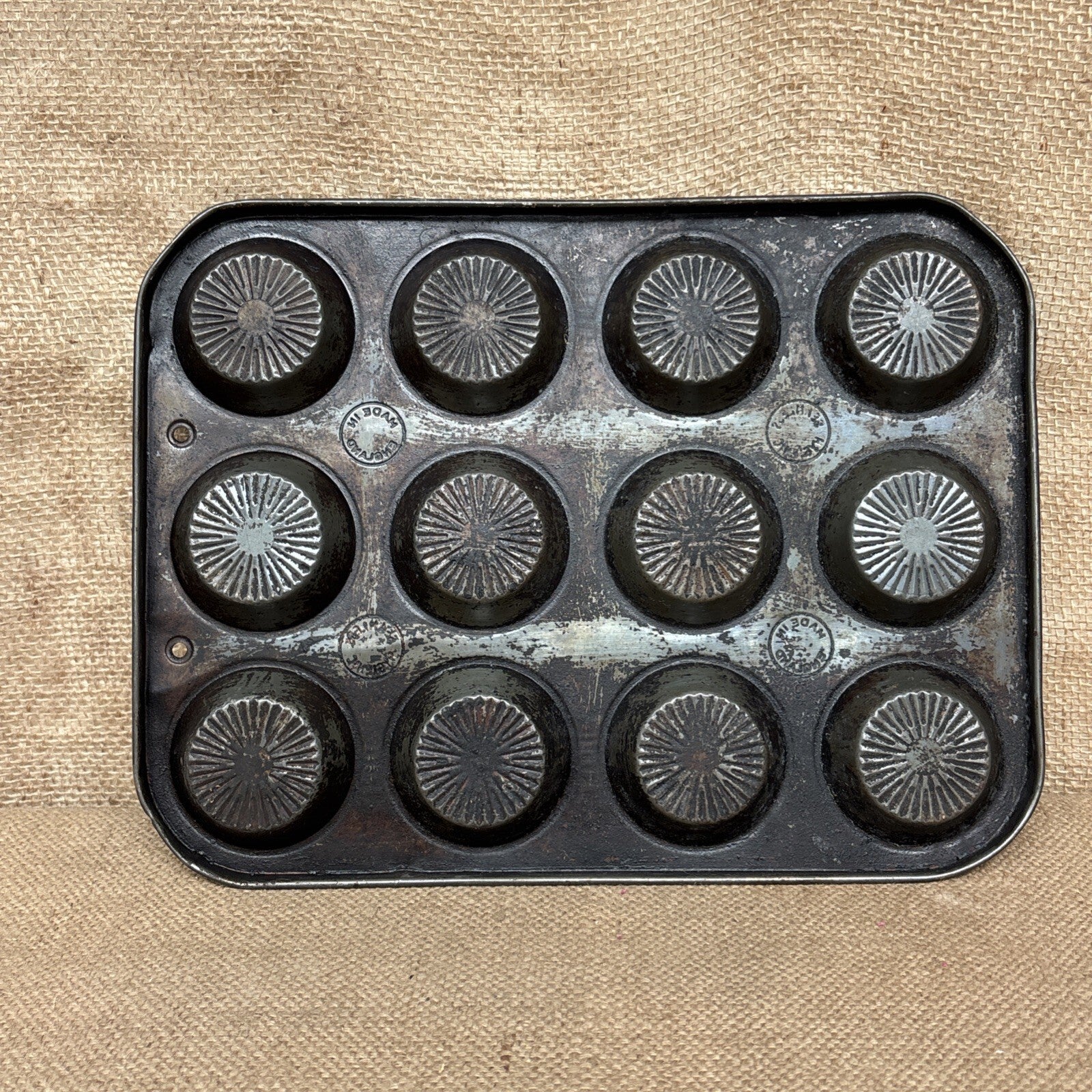 Vintage Seamless Hygienic Metal Baking Tin - patterned - Kitchenalia - Tart