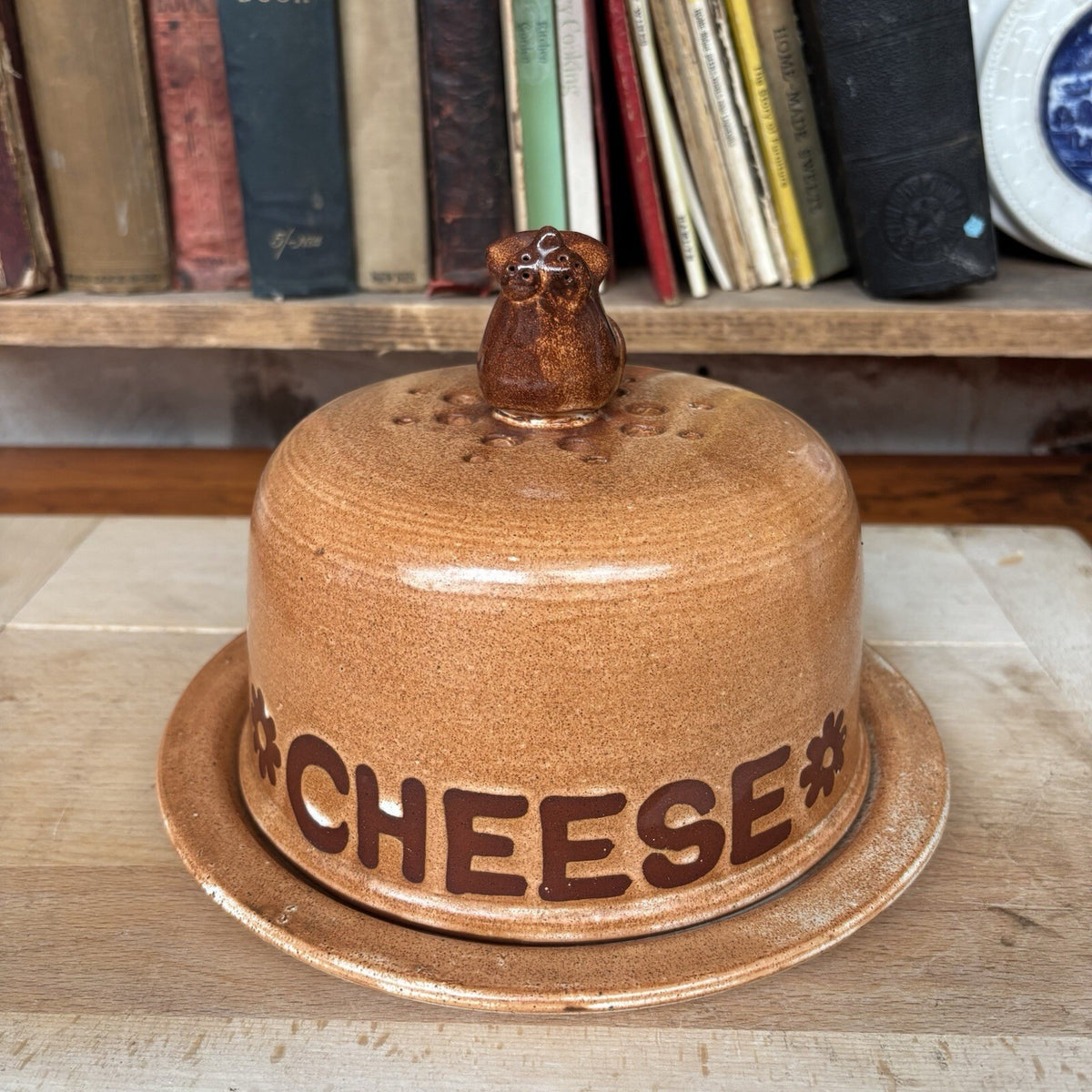 Vintage Large Cheese Dish With Mouse - Piggery Pottery Epworth - Farmhouse