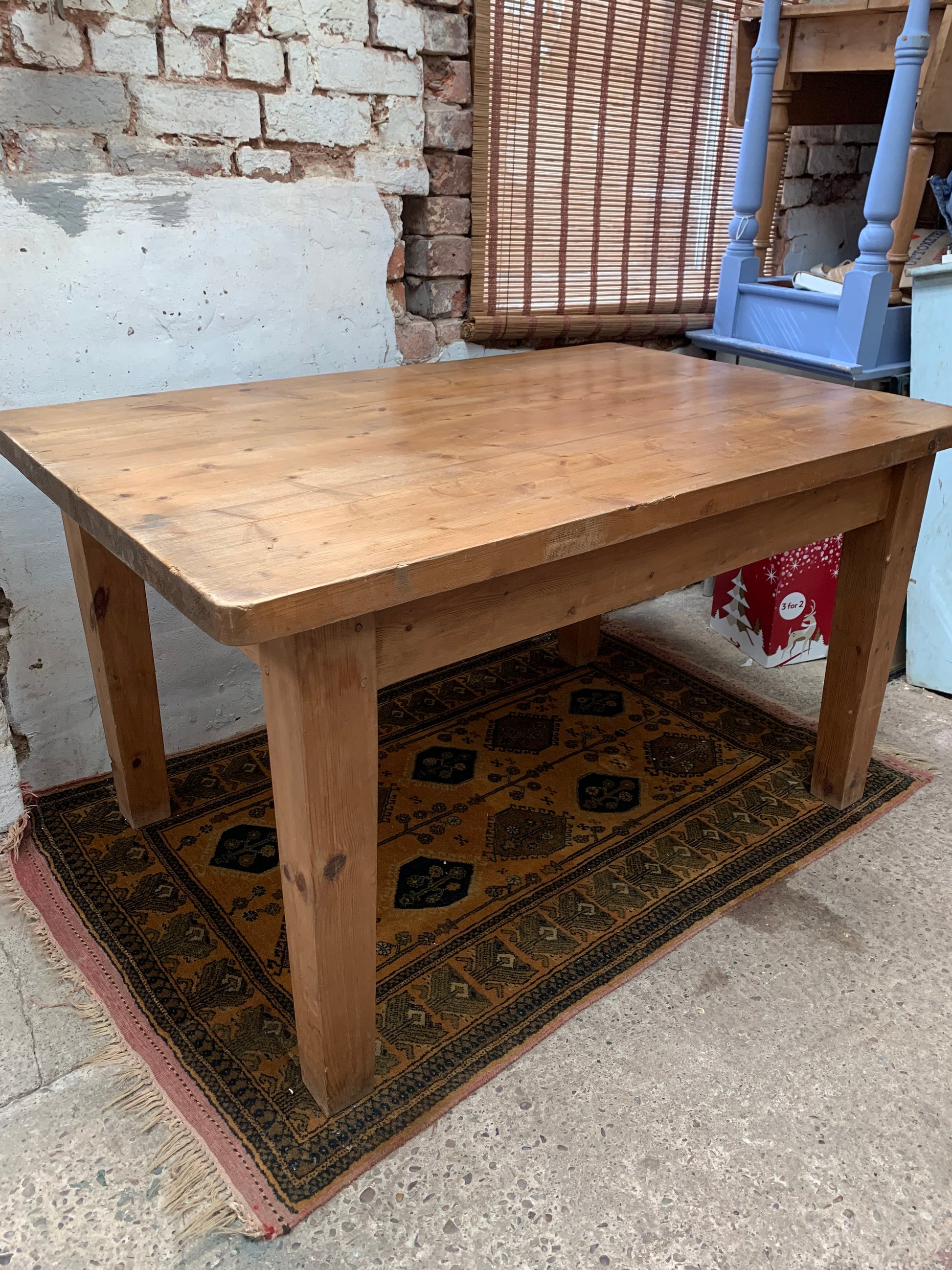 Pine Kitchen Table / Farmhouse / Cottage / Sits 6 / Rustic Kitchen