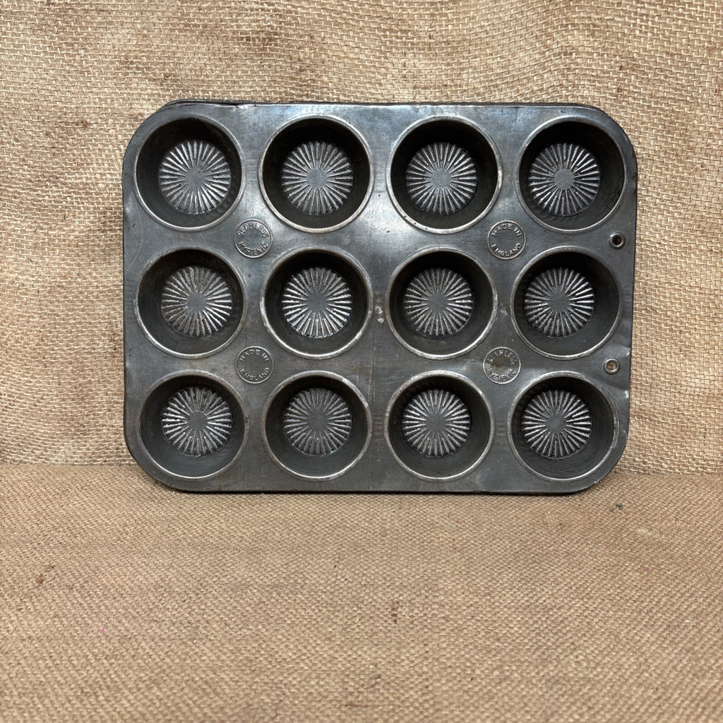 Vintage Seamless Hygienic Metal Baking Tin - patterned - Kitchenalia - Tart