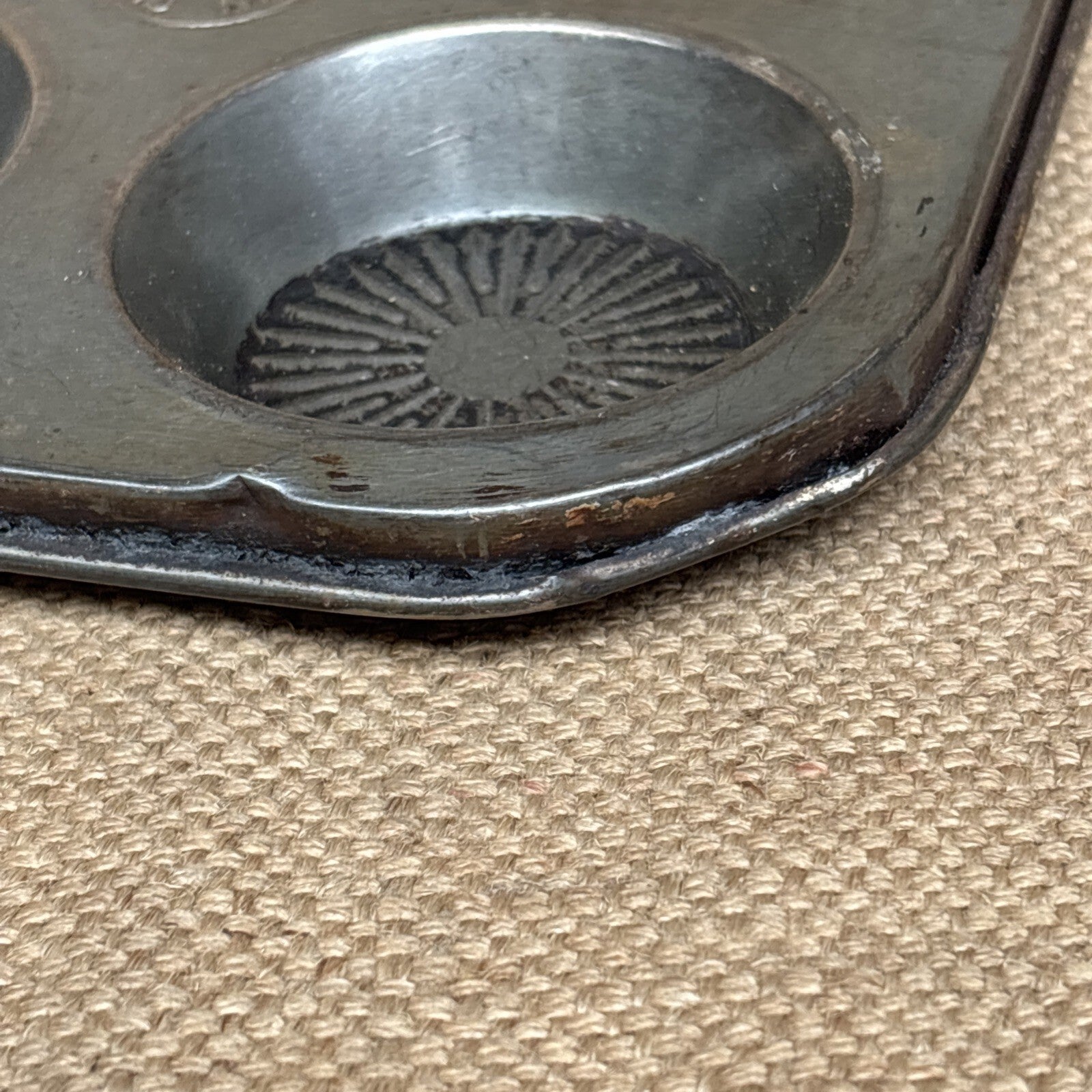 Vintage Seamless Hygienic Metal Baking Tin - patterned - Kitchenalia - Tart