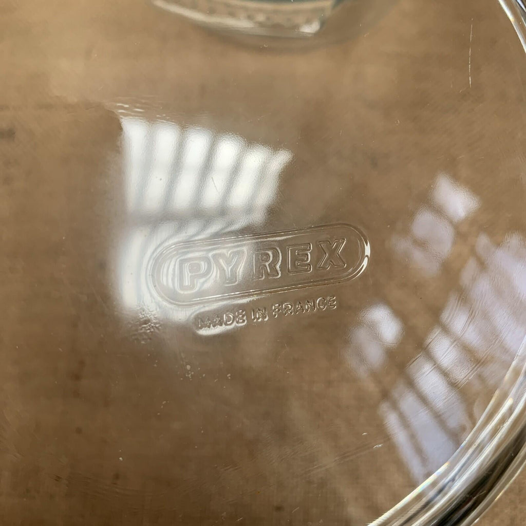 Pyrex Medium Casserole Dish - Vintage - Farmhouse - Cottage - French