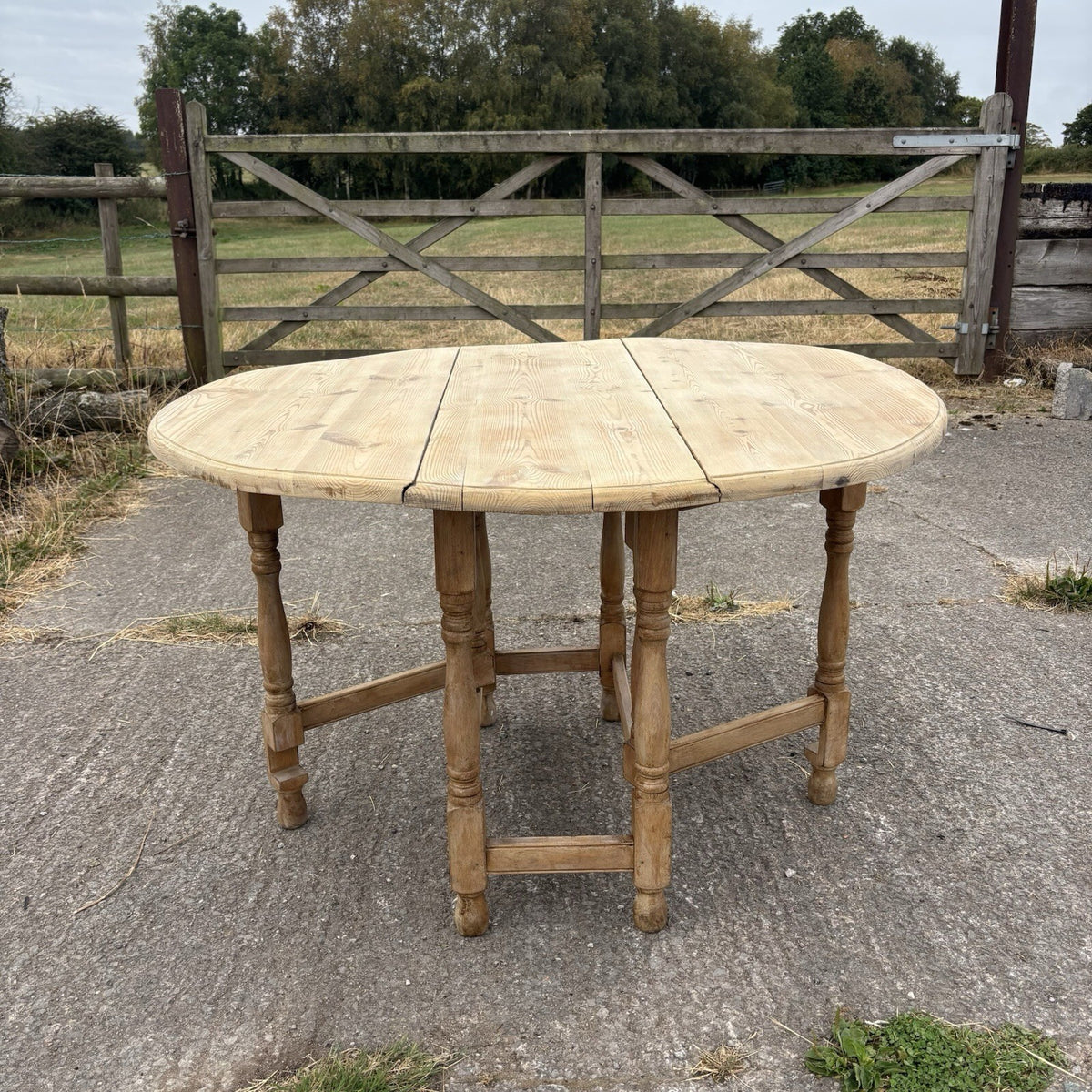 Pine Drop Leaf / Gate Leg Table - Vintage - Farmhouse  - Cottage