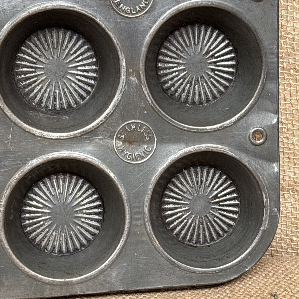 Vintage Seamless Hygienic Metal Baking Tin - patterned - Kitchenalia - Tart