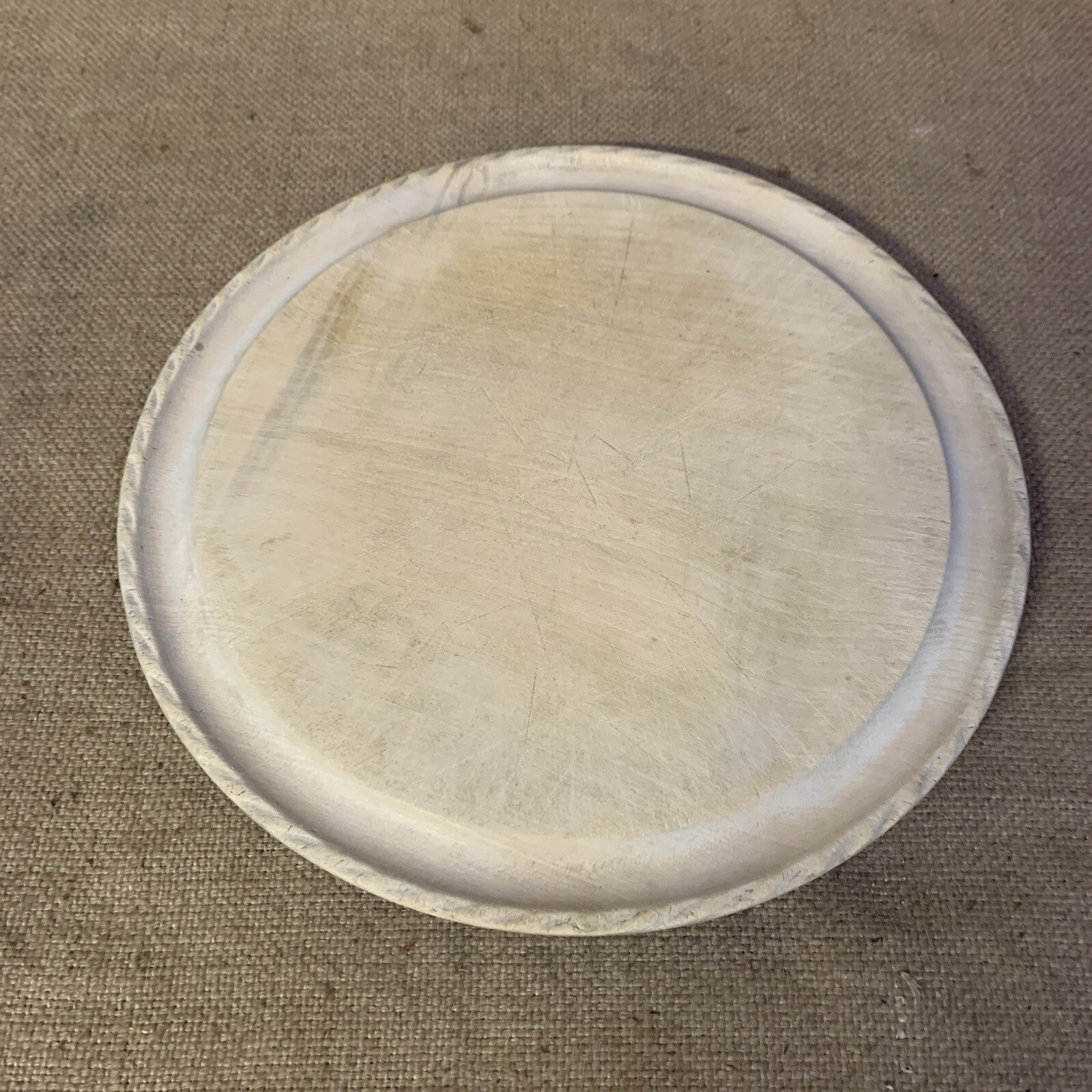 Bread Board Carved Round - Kitchenalia - Cottage - - English - Vintage - Usable