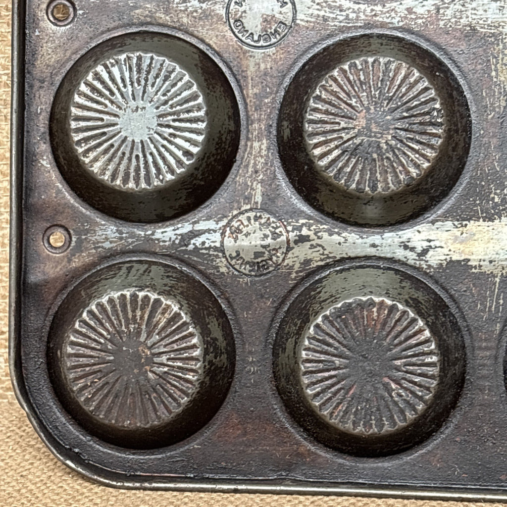 Vintage Seamless Hygienic Metal Baking Tin - patterned - Kitchenalia - Tart