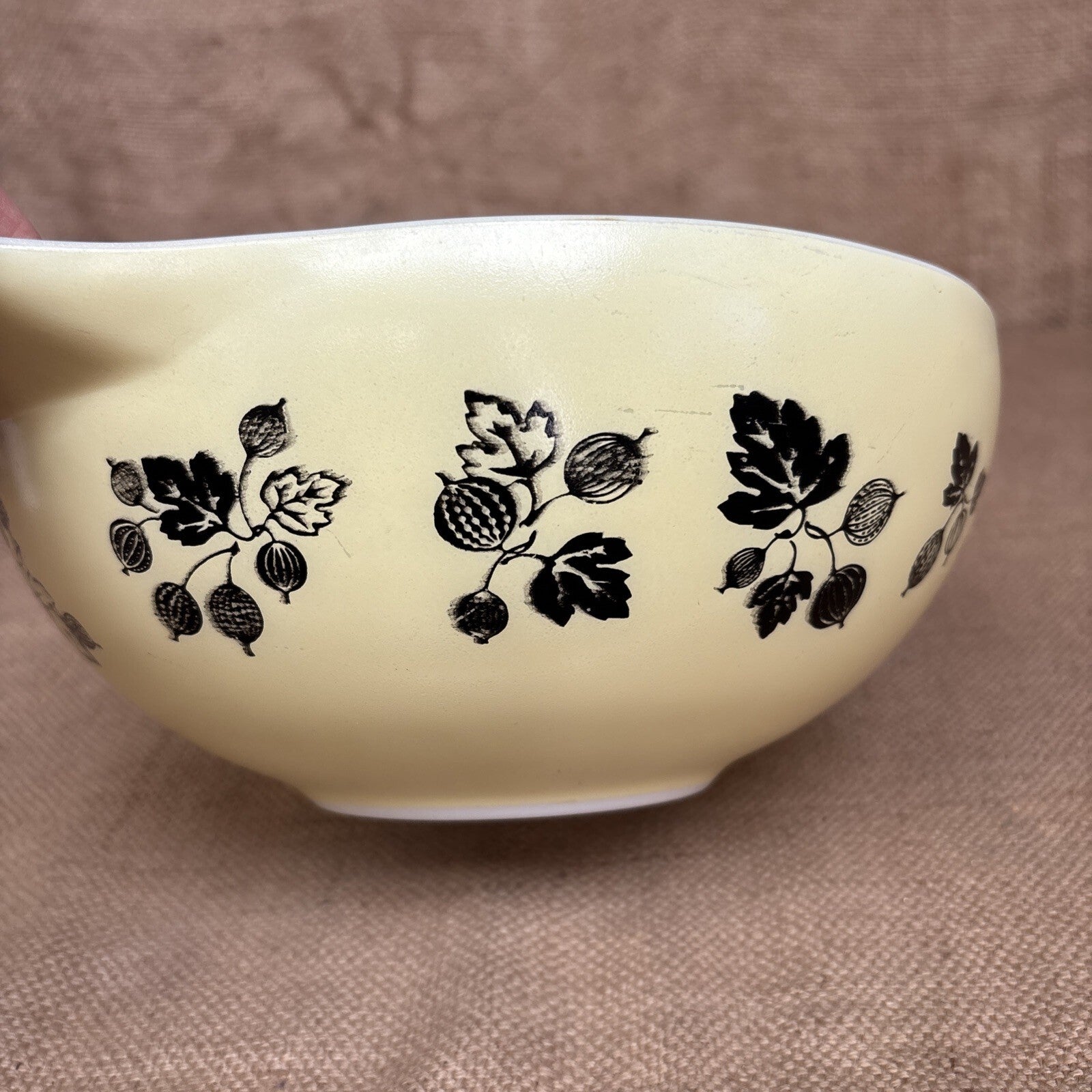 Vintage Pyrex Gooseberry Yellow and Black Cinderella Mixing Bowl 33cm Good Cond