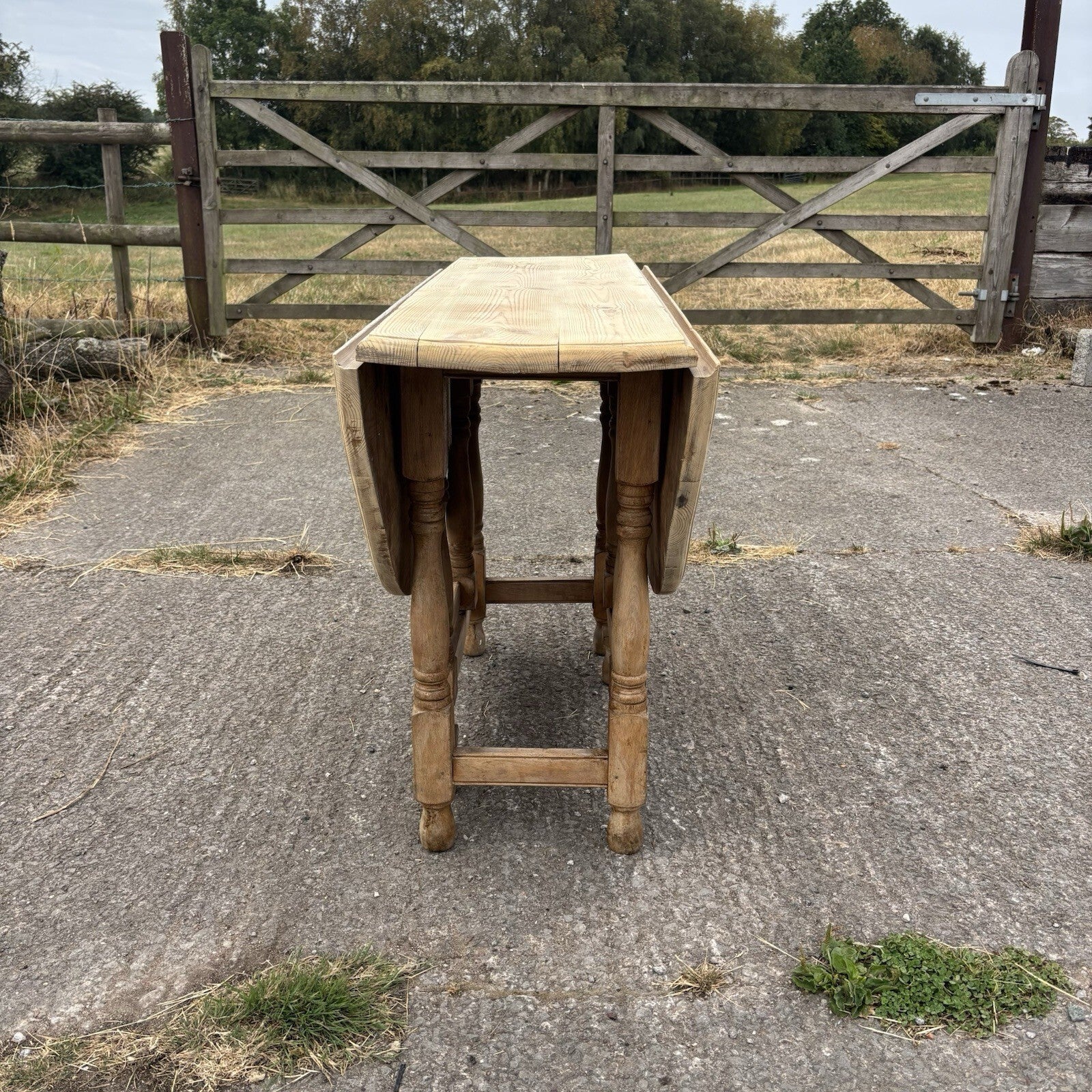 Pine Drop Leaf / Gate Leg Table - Vintage - Farmhouse  - Cottage