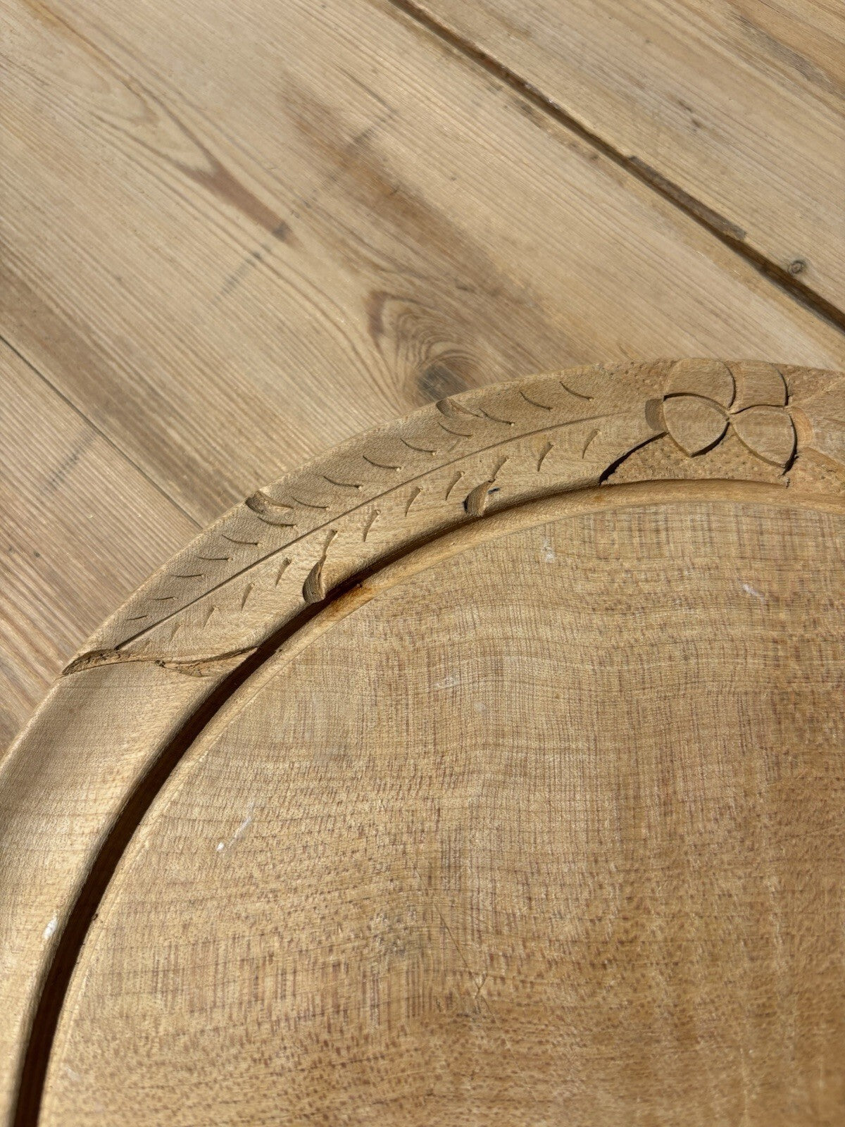 Vintage Carved Bread Board Acorn - English Kitchenalia - Farmhouse - Vintage
