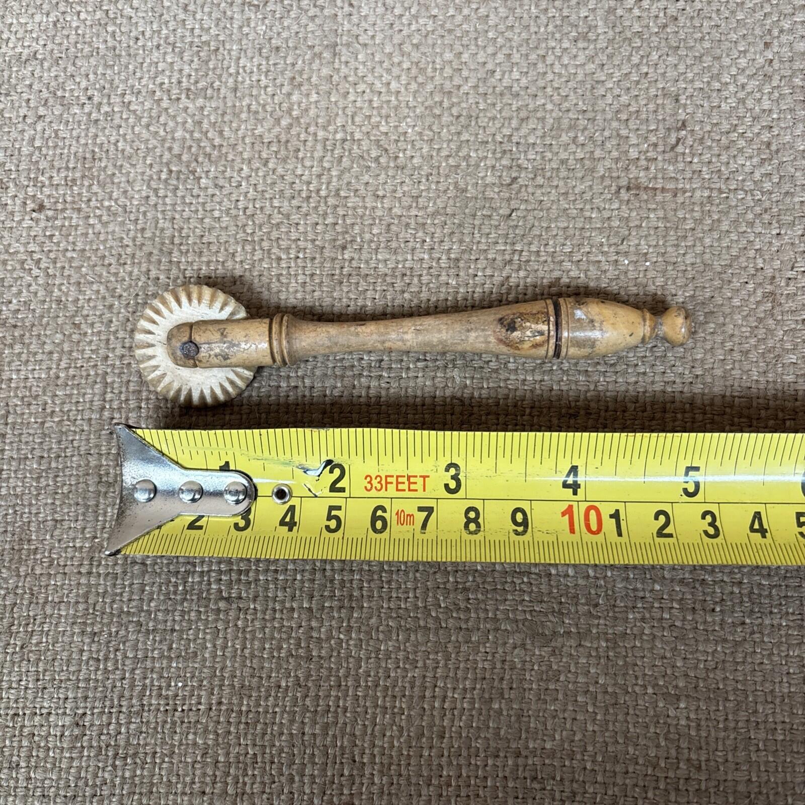 Vintage Wooden Handled Pastry Dough Pie Crust Crimper - Farmhouse - Cottage